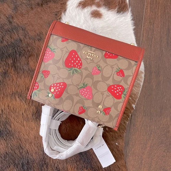 Dempsey Tote 22 In Signature Jacquard With Strawberry - Picture 1 of 6